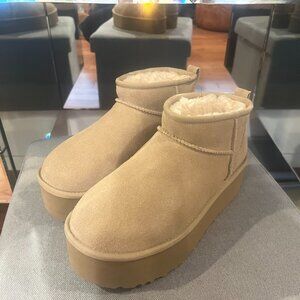 NWOT UGG Classic Ultra Mini Platform Boot in Sand